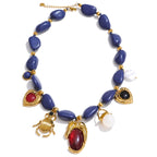 Jardín de Medianoche | Conjunto de collar y pendientes hechos a mano con dijes dorados 