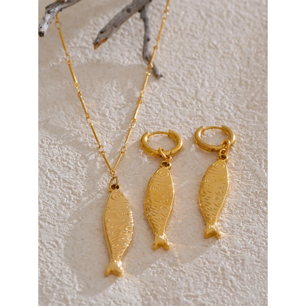A Symphony of the Sea | Gold Pendant Necklace & Earrings Set