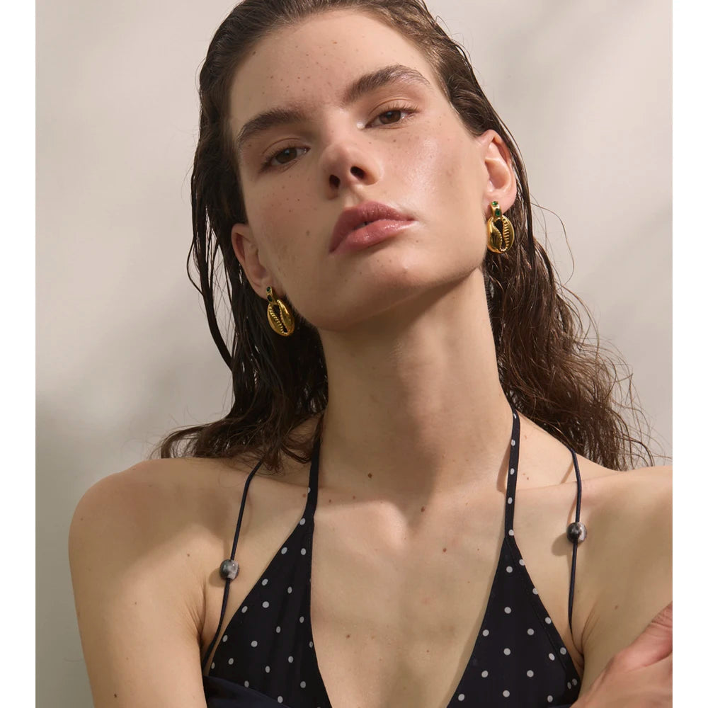 Jardín de Medianoche | Conjunto de collar y pendientes hechos a mano con dijes dorados 